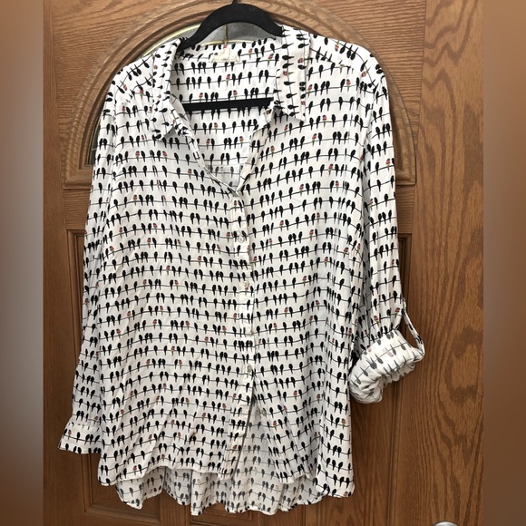 Fun bird Print Blouse. Good Condition. Very flattering with soft Rayon fabric. - Picture 3 of 7